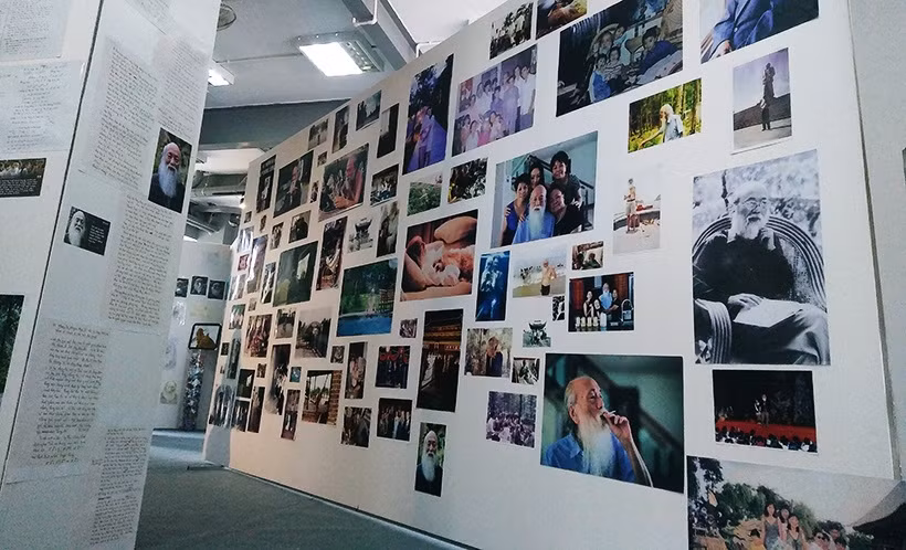 Những câu chuyện, cùng những bức tranh, ảnh đặc sắc mang đậm dấu ấn của thầy Văn Như Cương xuất hiện tại buổi lễ tri ân mang tên “Dấu ấn” của Trường THPT Lương Thế Vinh (Hà Nội).