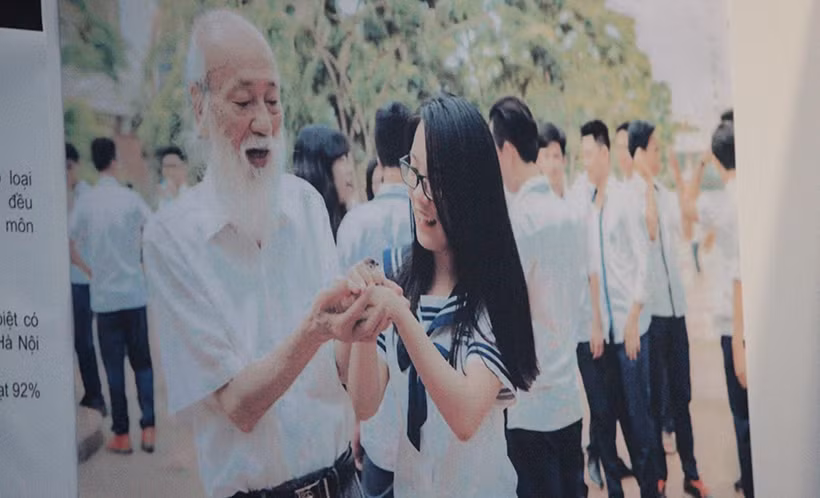 Thế hệ học sinh luôn luôn ghi nhớ những tình cảm ấm áp của người thầy, người ông Văn Như Cương dành cho mình.