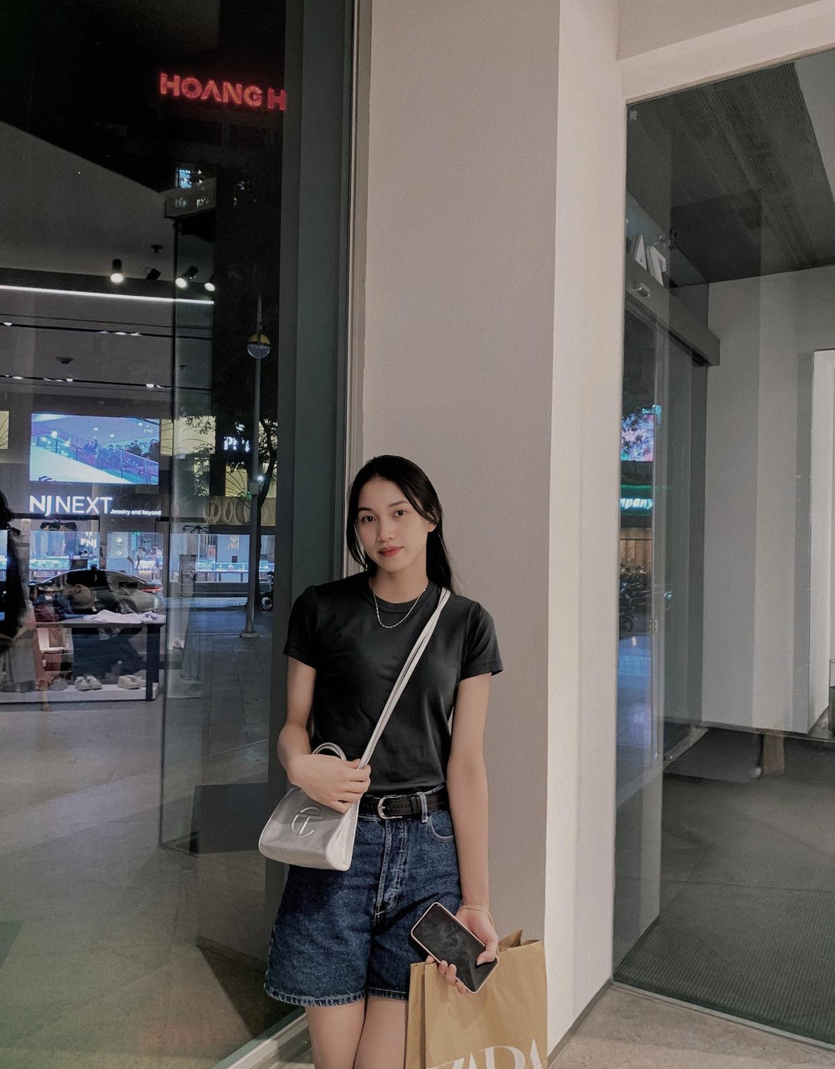 "Ngọc nữ" bóng chuyền 9x sở hữu chiều cao 1,76 m và thân hình săn chắc chuẩn vận động viên, đây cũng là điểm thu hút của Phương.