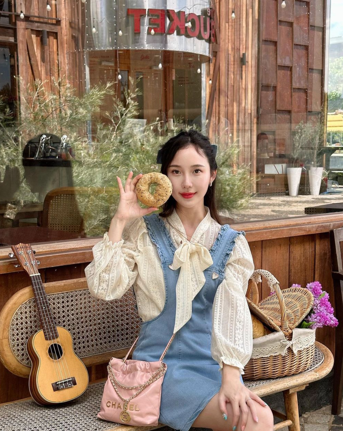 Không chỉ có vẻ ngoài đẹp tới hoàn hảo, Sitapha Uttaburanont có rất nhiều tài lẻ như bơi lội giỏi, giọng hát hay và trong trẻo nên còn có biệt danh là "nàng tiên cá".