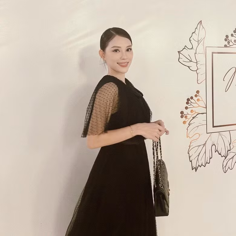 Cô vẫn thỉnh thoảng cập nhật những khoảnh khắc nghỉ ngơi, thư giãn, được ông xã chăm sóc từ những việc nhỏ nhất.