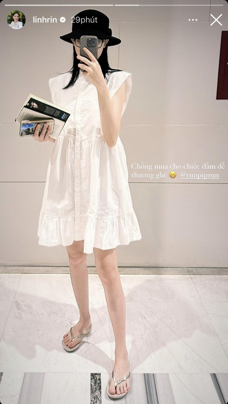 Đáng chú ý, giữa nghi vấn đã có tin vui, cô nàng còn diện một chiếc váy rộng thùng thình như cố tình giấu dáng.