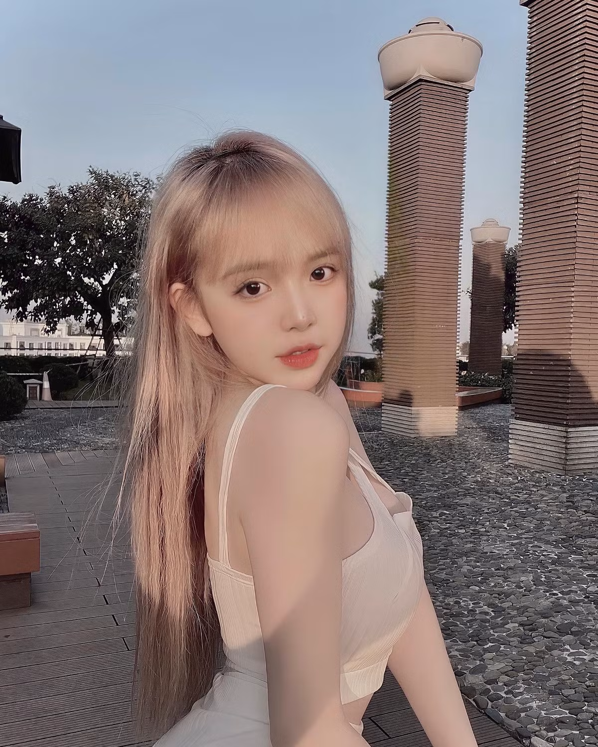 Không chỉ nhan sắc, cuộc sống của cô cũng có nhiều thay đổi. Cô nàng hiện làm việc trong lĩnh vực spa, làm đẹp. Ảnh: FBNV