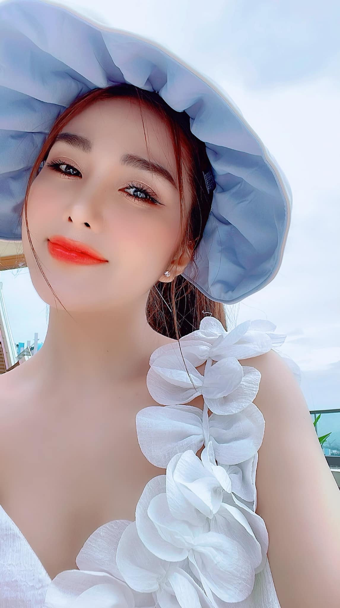 Mặc dù hiện tại khá kín tiếng nhưng sức hút của cô nàng vẫn lớn, thể hiện ở việc trang cá nhân của cô sở hữu gần 900 ngàn theo dõi.