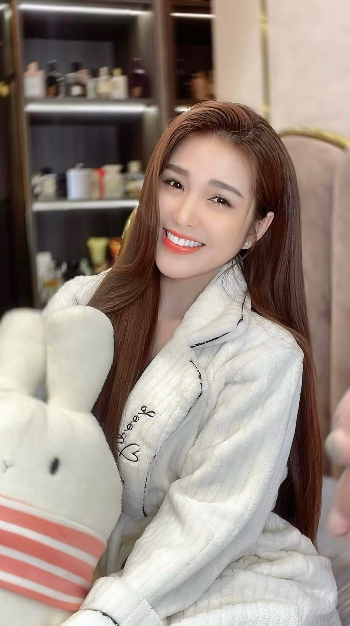 Sinh ra và lớn lên tại Vĩnh Long, nữ DJ xinh đẹp đã quyết định phát triển sự nghiệp DJ tại TP HCM.