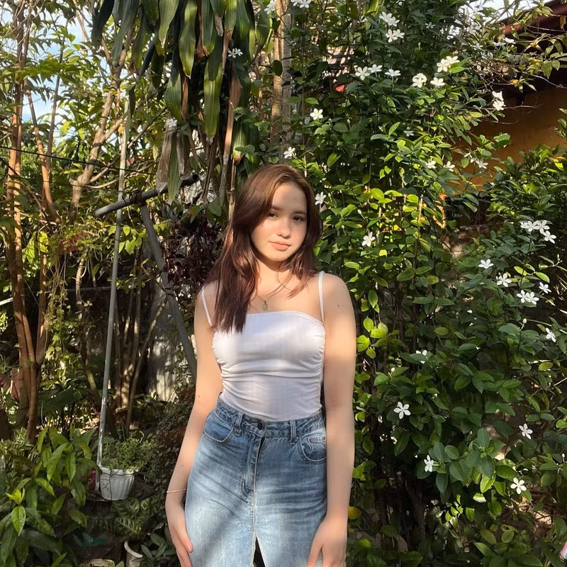 Nhan sắc của Vien Babina có đôi chút thay đổi nhưng vẫn giữ được vẻ cuốn hút, dễ thương không phải ai cũng có.