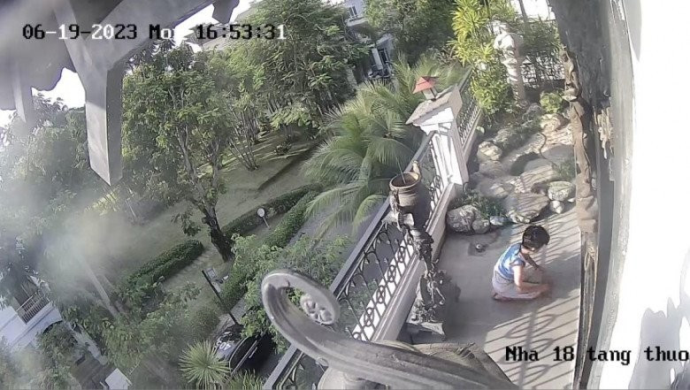 Cách dạy con đặc biệt này của vợ Minh Nhựa vì thế đã khiến netizen thốt lên "Nhà giàu dạy con có khác".