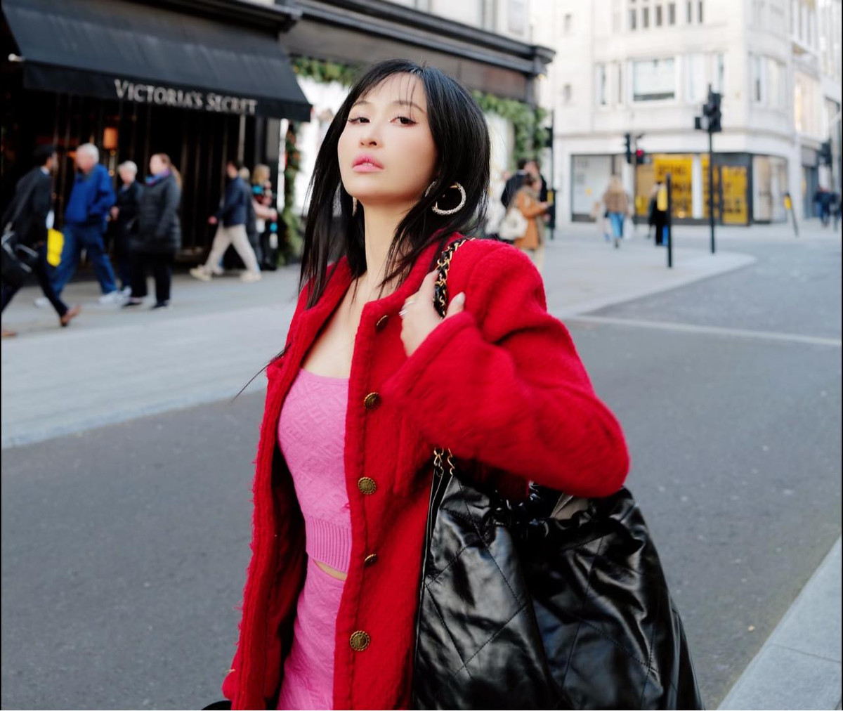 Cậu con trai mà cô mới đây chia sẻ lên trang cá nhân là Nobi - con trai duy nhất của đại gia Minh Nhựa.