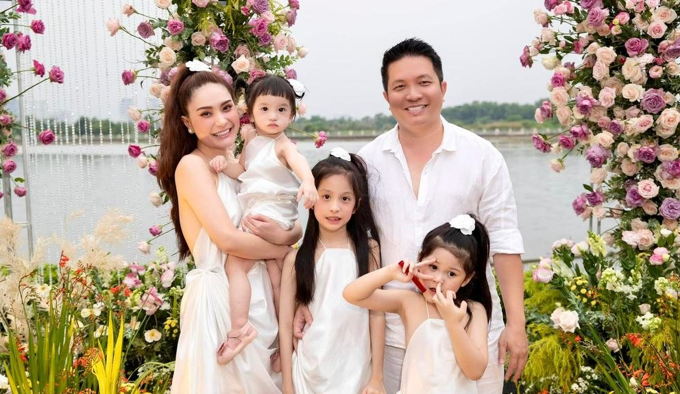 Vợ chồng Đoàn Di Băng còn nổi tiếng với độ cưng chiều 3 cô công chúa, họ sẵn sàng chi tiền khủng để đầu tư cho những đứa con của mình.