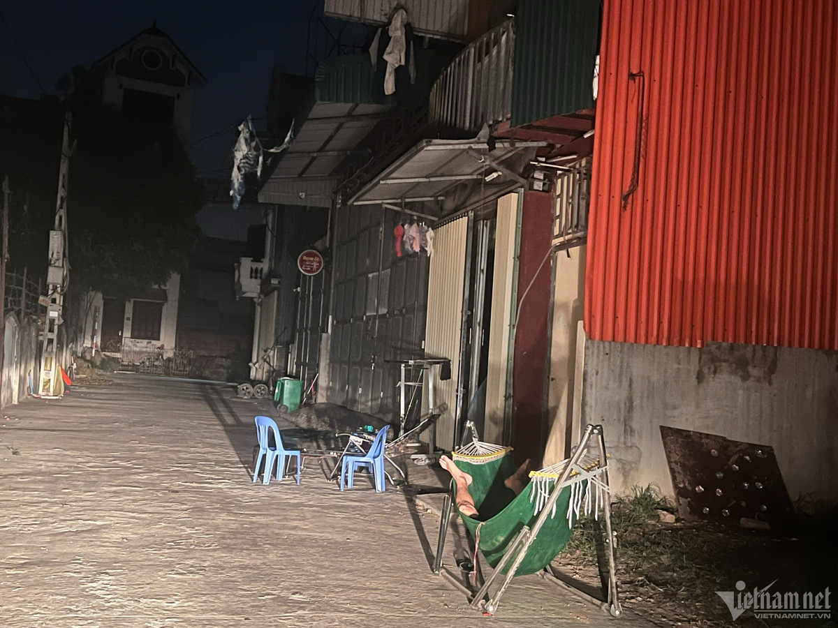 Ha Noi cat dien, cam canh nguoi dan nghi muon chieu chong nong