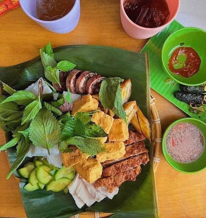 Hình ảnh hết sức dân giã chỉ xuất hiện tại Việt Nam nay vươn tầm quốc tế đã trở thành tâm điểm của cư dân mạng, hầu hết đều thích thú trước hình ảnh này. Ảnh: Fanpage Chửi Thuê