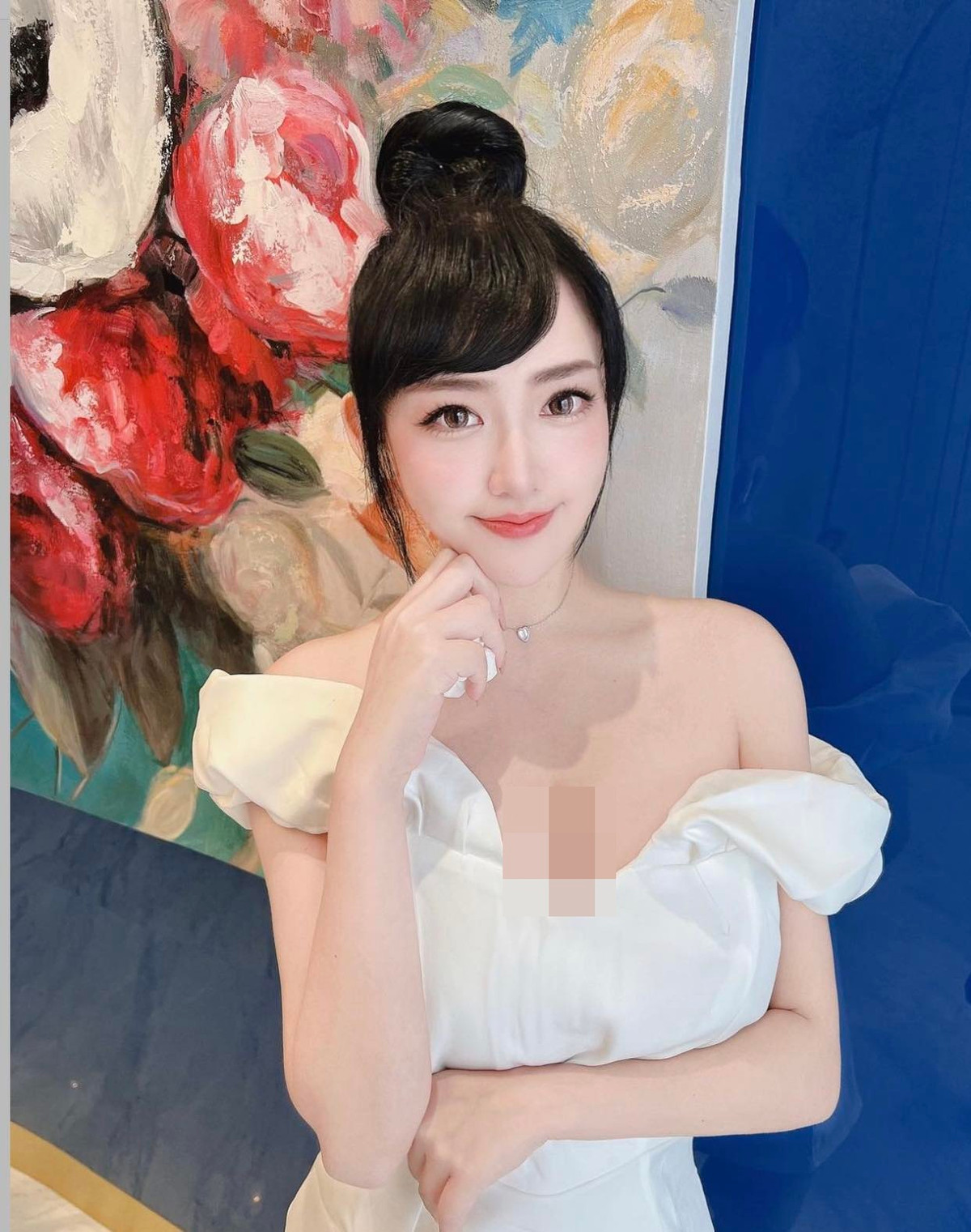 Được biết, Elle Li đang làm y tá ở Bệnh viện Đại học Quốc gia Đài Loan được hơn 6 năm.