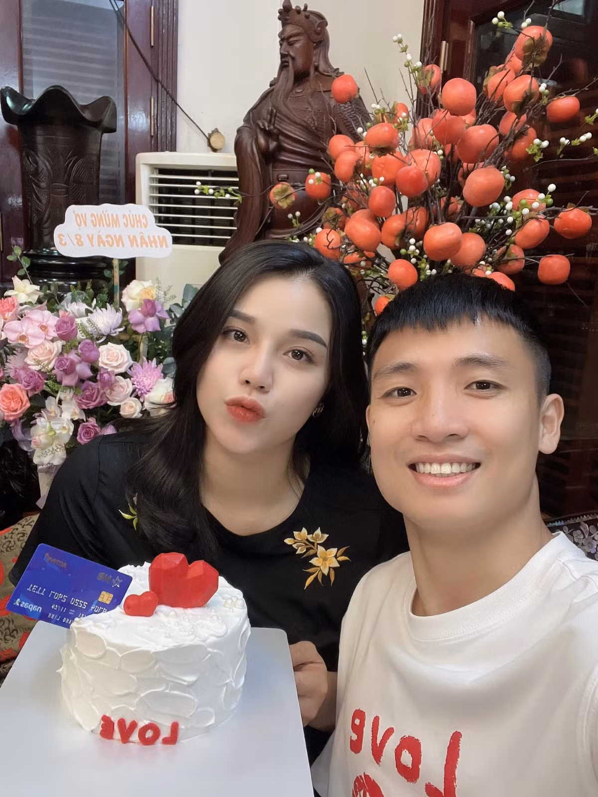 Hiện tại, vợ chồng nam cầu thủ có hai nhóc tỳ dễ thương là bé Sushi và Mochi. Hai con gái của cặp đôi được nhận xét sở hữu nhiều nét đẹp của cả bố và mẹ. Ảnh: FBNV