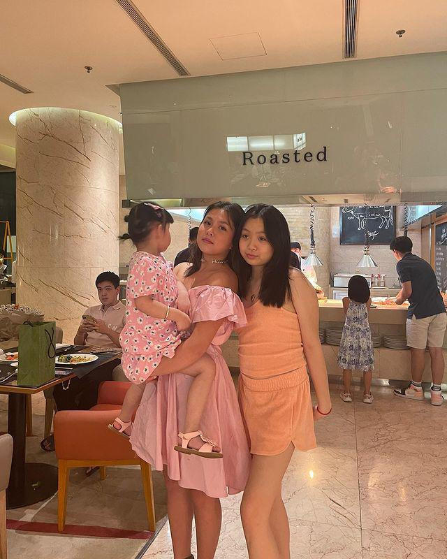 Có thể thấy, 3 cô con gái nhà Phượng Chanel đều sở hữu ngoại hình nổi bật được thừa hưởng từ mẹ. Ảnh: IG phuongchanel.77