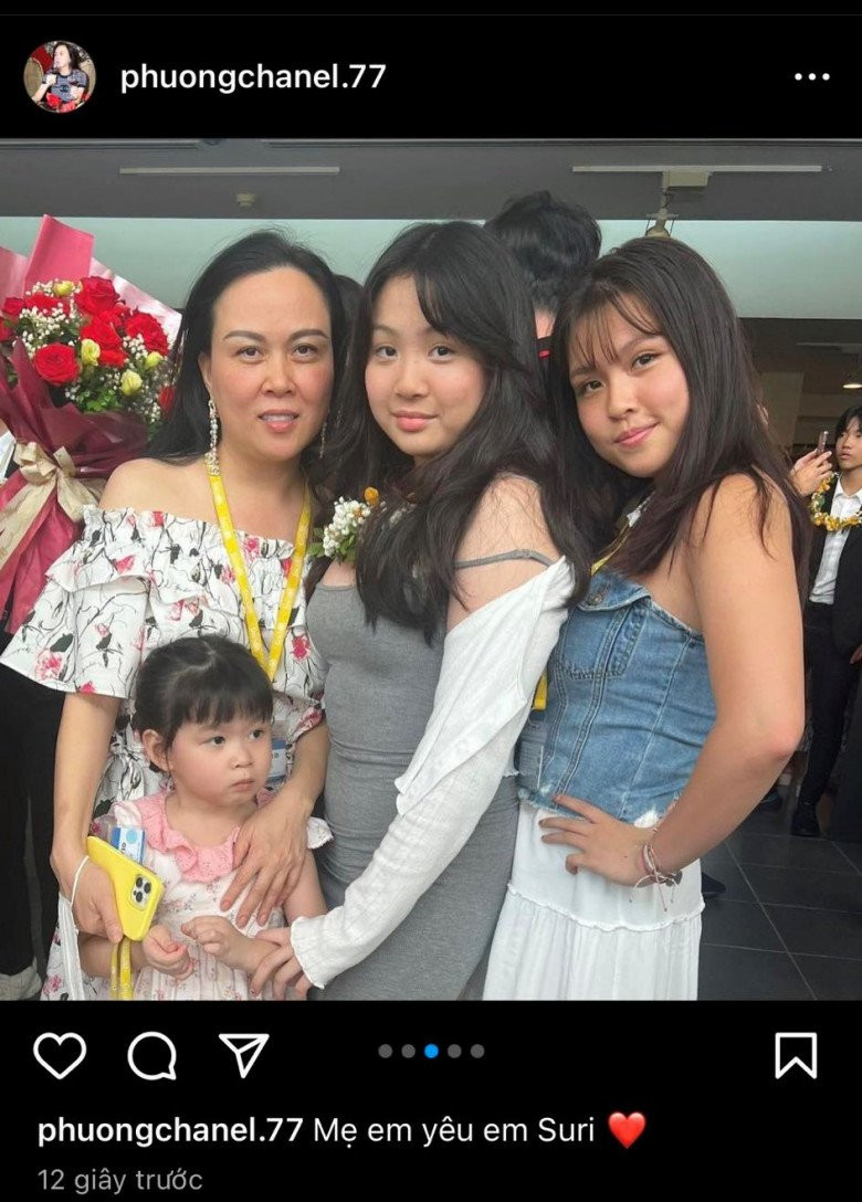 Bên cạnh đó, Susu từng có khoảng thời gian theo học tại trường Quốc tế Singapore, sau đó, nhóc tì sang Mỹ du học tại trường Stevenson. Mới đây, cô con gái lớn của Phượng Chanel đã lên chức sinh viên đại học.