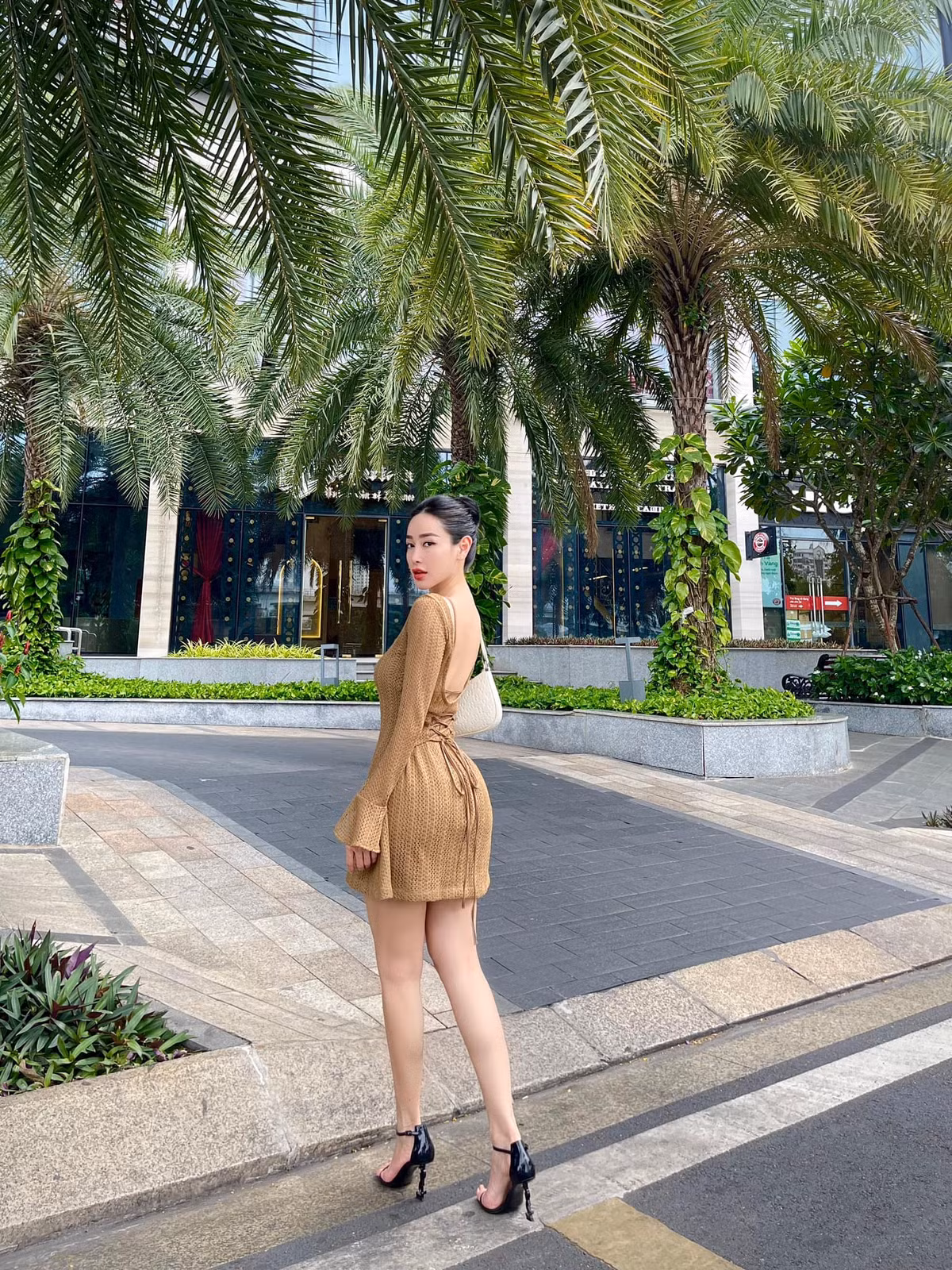 Helen Thanh Thảo sở hữu nhan sắc quyến rũ của một người phụ nữ trưởng thành.