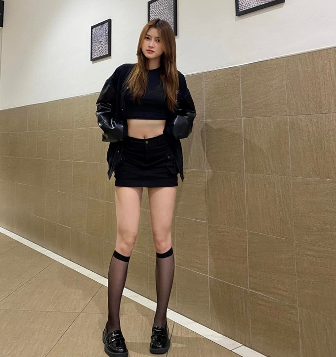 Ngô Thị Hương thường xuyên khoe ảnh với body nóng bỏng, chân dài thẳng tắp.