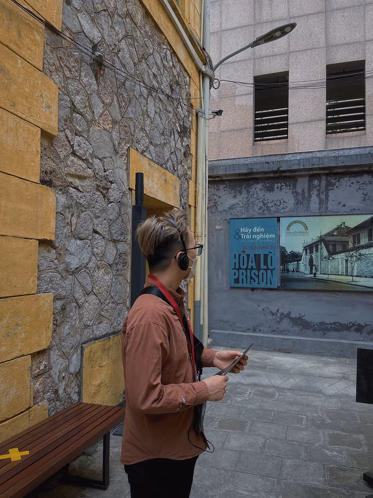 Nhà tù Hỏa Lò được người Pháp xây dựng năm 1896, từng là nơi giam cầm hàng ngàn chiến sĩ, nhà hoạt động cách mạng của Việt Nam. Ảnh: Nguyễn Đức Huy