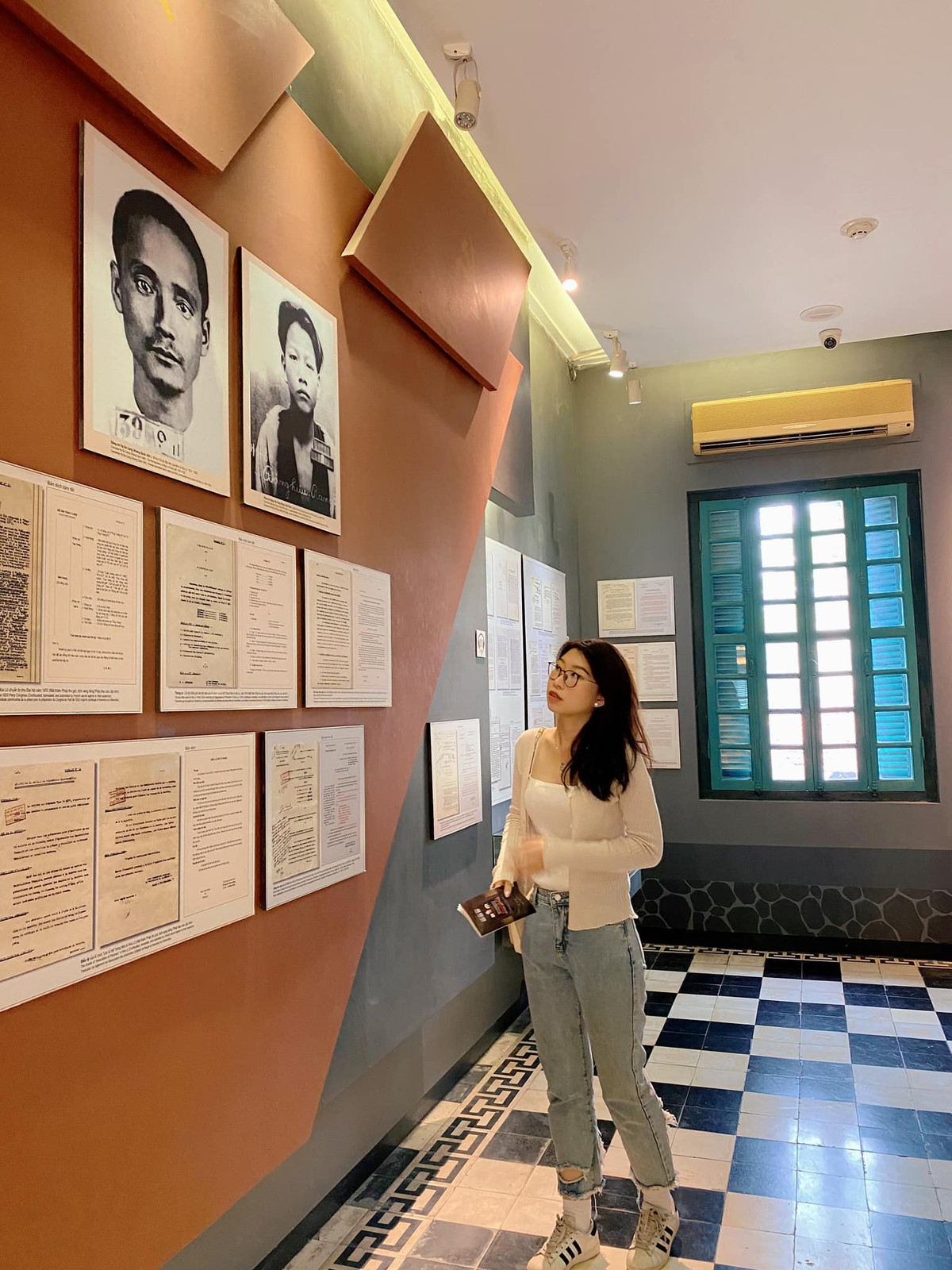 Không chỉ tương tác với du khách bằng những nội dung thú vị trên mạng xã hội, Nhà tù Hoả lò còn có nhiều hoạt động khiến giới trẻ thích mê. Ảnh: Pham Uyen