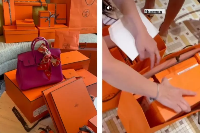 Theo đó, hot girl đời đầu đăng tải hình ảnh bên "núi đồ" hàng hiệu từ nhà Hermes. Đáng chú ý đó là chiếc túi Hermes Birkin màu hồng magenta hot trend 2023. Được biết, giá của chiếc túi "đặc trưng" này có giá dao động từ 500 triệu đồng trở lên.