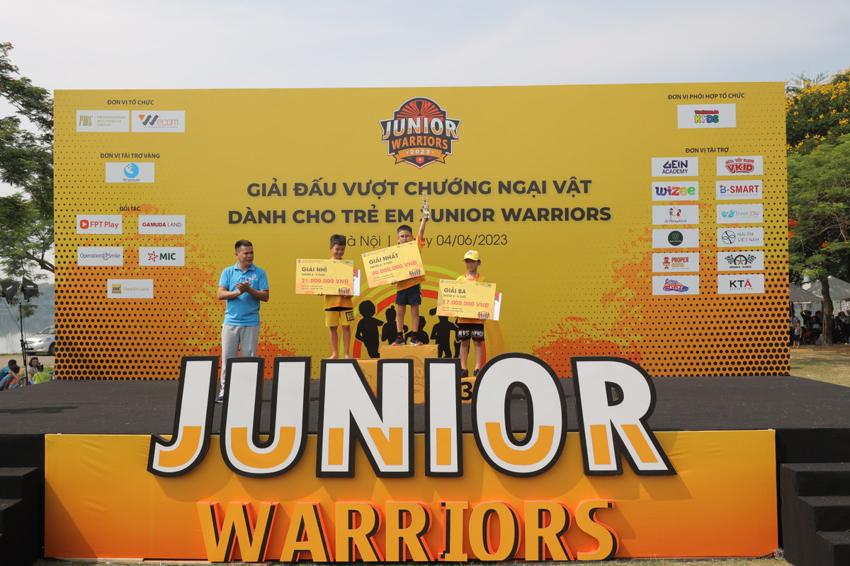 Được tổ chức chuyên nghiệp, Junior Warriors hướng tới mục đích xây dựng một môi trường thi đấu lành mạnh giúp trẻ phát triển thể chất và nâng cao nghị lực, sức bền. Chương trình còn mang ý nghĩa thiện nguyện bằng việc trích 10% số tiền bán vé để ủng hộ quỹ Operation Smile Vietnam - tổ chức quốc tế thiện nguyện chuyên cung cấp các ca phẫu thuật miễn phí cho trẻ em và thanh niên bị dị tật trên gương mặt, mang lại nụ cười và cuộc sống mới.