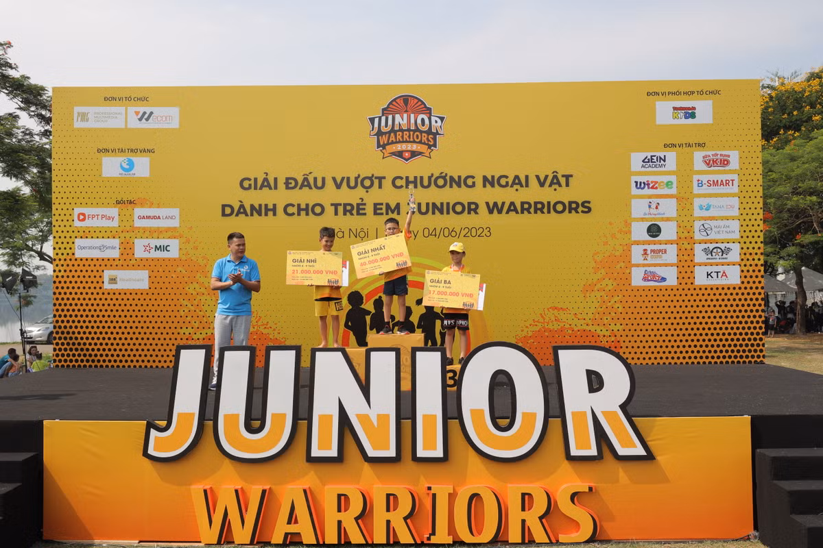 Được tổ chức chuyên nghiệp, Junior Warriors hướng tới mục đích xây dựng một môi trường thi đấu lành mạnh giúp trẻ phát triển thể chất và nâng cao nghị lực, sức bền. Chương trình còn mang ý nghĩa thiện nguyện bằng việc trích 10% số tiền bán vé để ủng hộ quỹ Operation Smile Vietnam - tổ chức quốc tế thiện nguyện chuyên cung cấp các ca phẫu thuật miễn phí cho trẻ em và thanh niên bị dị tật trên gương mặt, mang lại nụ cười và cuộc sống mới.