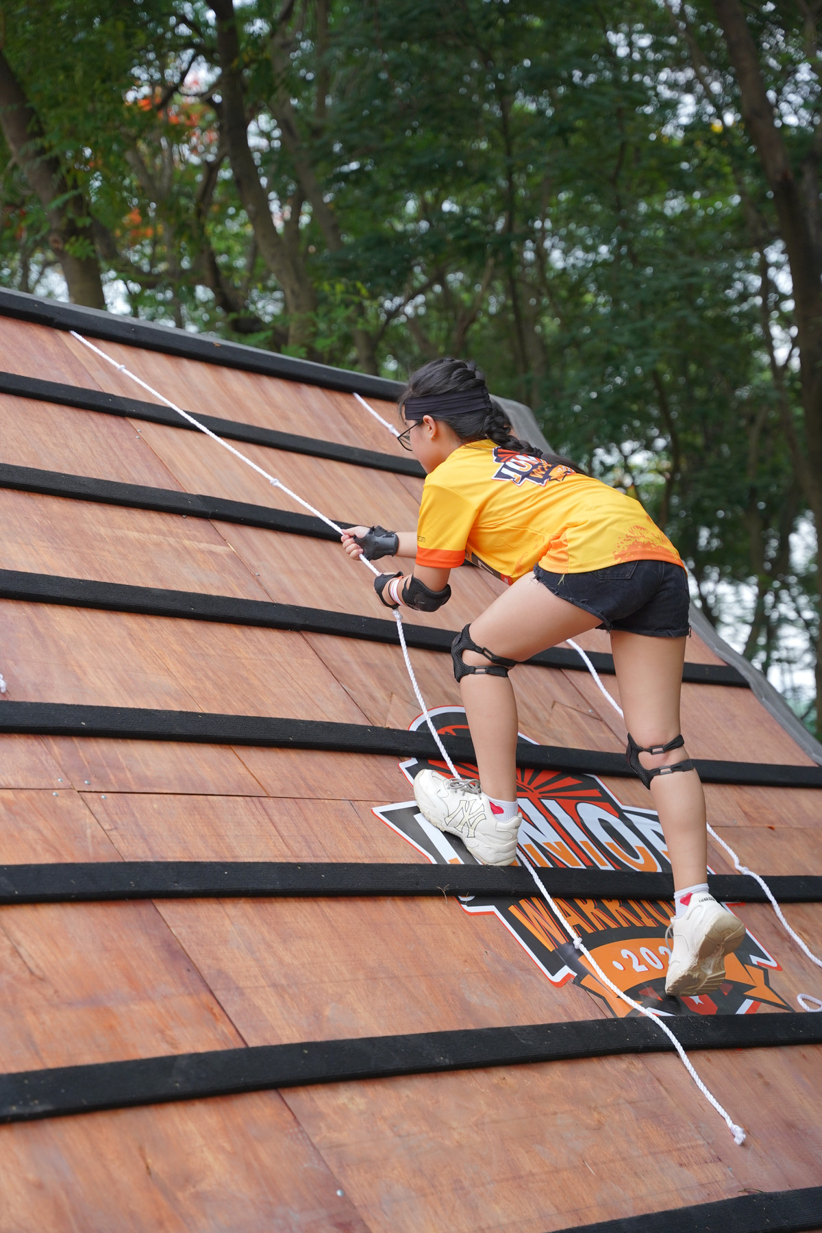 Ban tổ chức giải cũng nghiên cứu kỹ lưỡng thể lực, phân chia các đối tượng thi đấu thành 3 nhóm tuổi, tương ứng với 3 cự ly đường chạy và số lượng chướng ngại vật khác nhau. Cụ thể, nhóm trẻ 6-7 tuổi (cự ly 1000m với 8 chướng ngại vật); nhóm trẻ 8-9 tuổi (cự ly 1500m với 9 chướng ngại vật); nhóm trẻ 10-12 tuổi (cự ly 1800m với 12 chướng ngại vật).