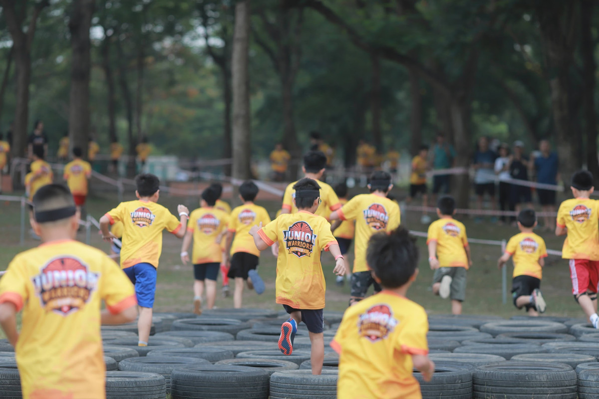 Những chướng ngại vật được BTC sắp xếp với độ khó tăng dần, nhằm thử thách sức bền và chiến thuật của các runner.