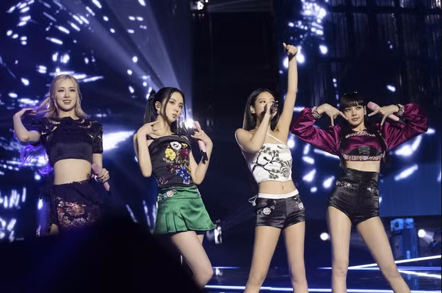 Thông tin trên lập tức khiến người hâm mộ Kpop phấn khích bởi đây là lần đầu tiên BlackPink tổ chức concert tại Việt Nam. Ảnh: Fanpage BLACKPINK