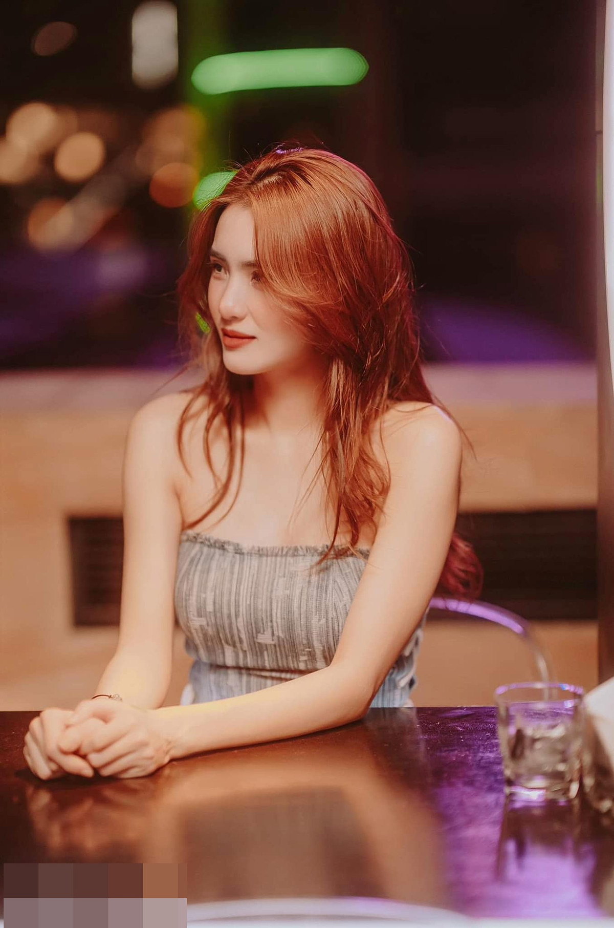 Khánh Chi tập trung công việc kiếm tiền, nuôi con gái ăn học, trưởng thành.