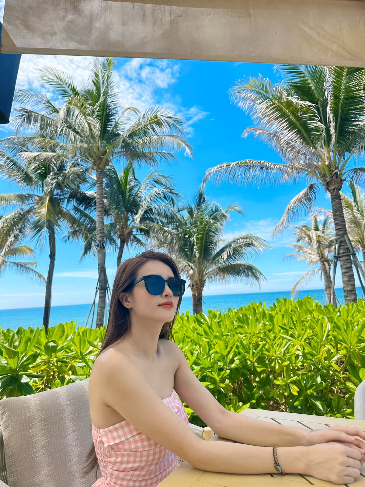 Dù đã bước sang tuổi 34 nhưng em gái Công Vinh vẫn sở hữu vóc dáng thon gọn, gợi cảm.