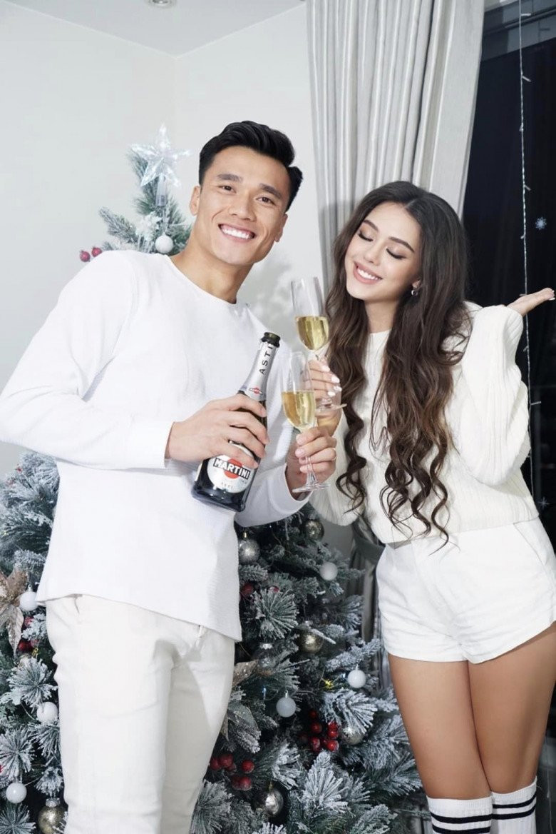 Cô thường xuyên xuất hiện tại các show thời trang nổi tiếng và nhận về nhiều lời khen từ người hâm mộ.