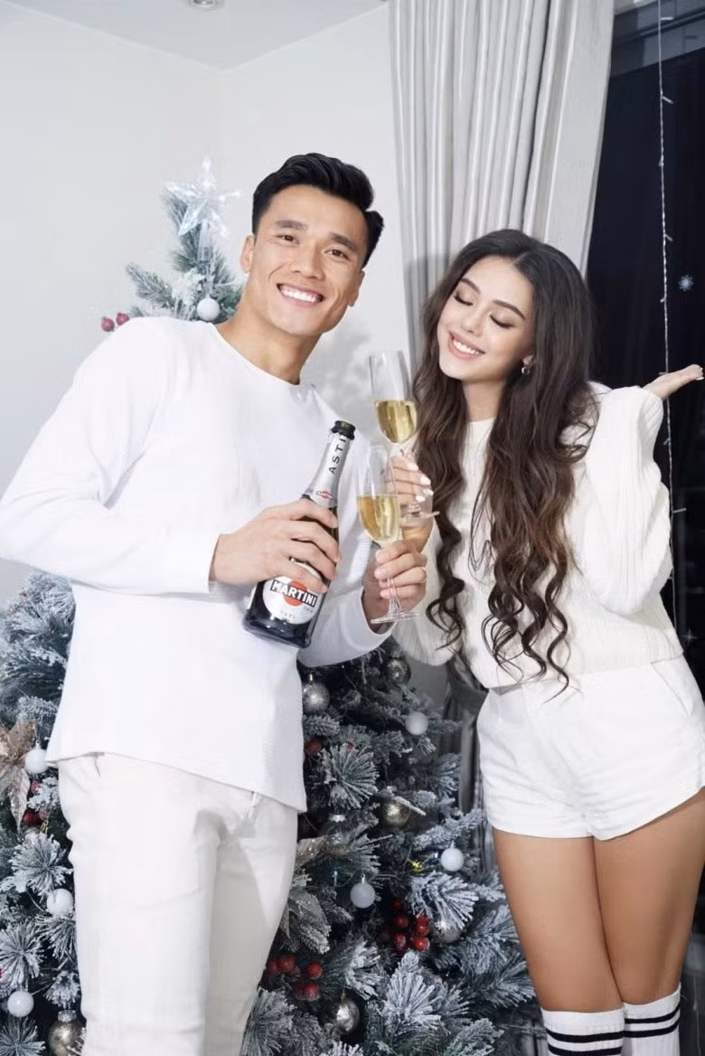 Cô thường xuyên xuất hiện tại các show thời trang nổi tiếng và nhận về nhiều lời khen từ người hâm mộ.