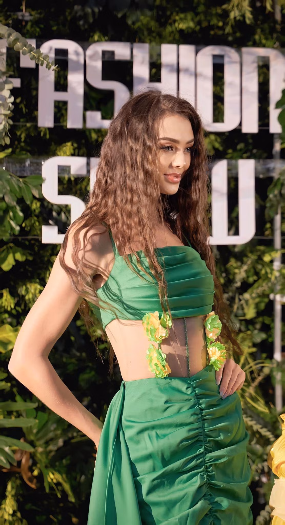 Vợ thủ môn Bùi Tiến Dũng thường khiến fan trầm trồ vì vẻ khả ái, cuốn hút.