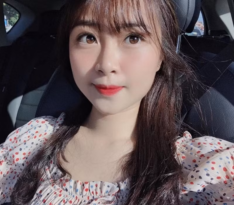 Thời điểm đó, Võ Nhật Linh được nhiều người yêu mến bởi nhan sắc ngọt ngào với đôi mắt to tròn cùng gương mặt xinh xắn.