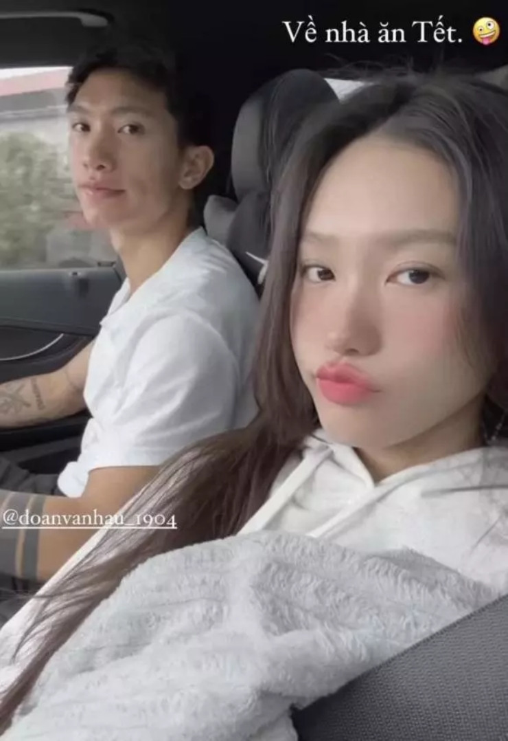 Đây không phải lần đầu Doãn Hải My về quê Văn Hậu, trước đó cặp đôi từng chia sẻ khoảnh khắc cùng nhau về quê ăn Tết.