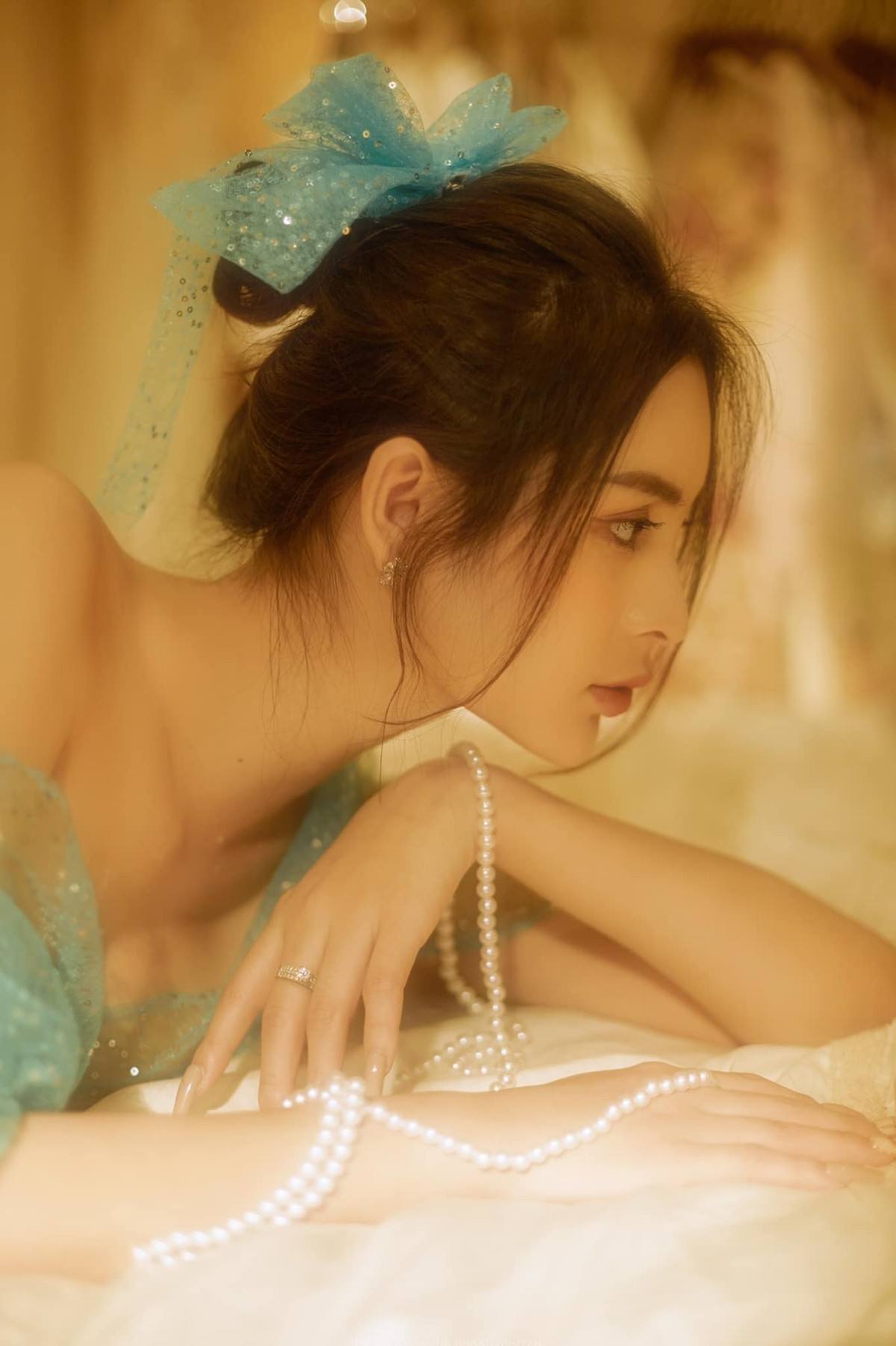 Nàng hot girl chuyển giới 9x còn gây ấn tượng bởi vóc dáng thon gọn, nuột nà.