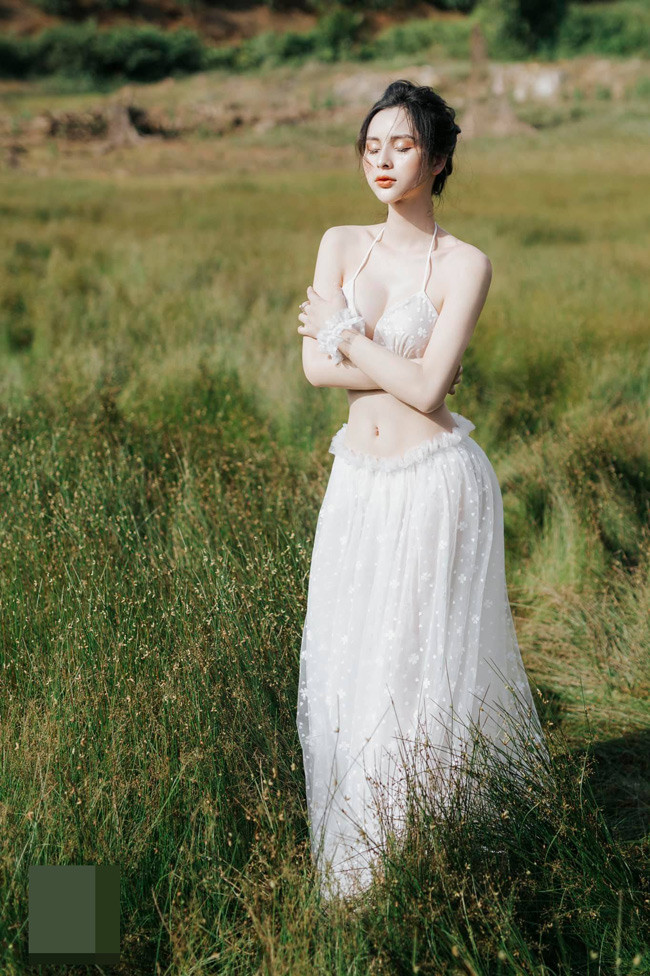 Cô nàng xinh đẹp và gợi cảm bội phần sau khi giành ngôi vị Á hậu chuyển giới.