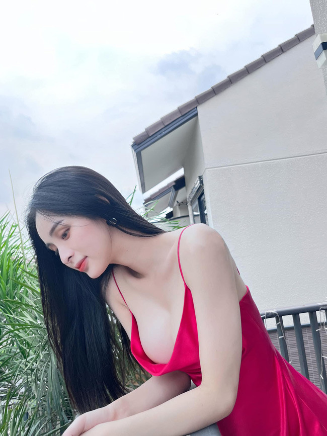 Nguyễn Phạm Tường Vi, sinh năm 1997 là cô gái chuyển giới đến từ Đắk Nông nổi tiếng trên MXH.