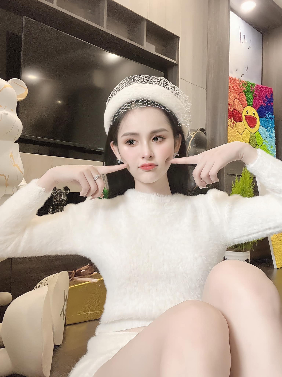 Cô cũng chọn lối sống bình yên, không tham gia nhiều vào “vòng xoáy” làng giải trí. Ảnh: FBNV