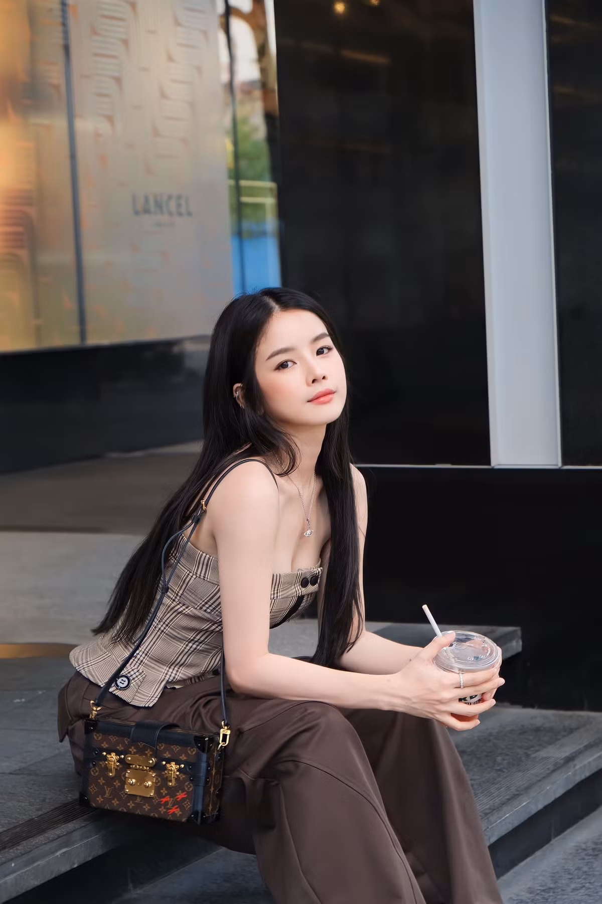 Gần đây, nữ DJ được cộng đồng mạng nhắc đến nhiều vì quyết tâm chuyển hướng, theo đuổi phong cách thời trang quyến rũ nhưng không gây phản cảm.