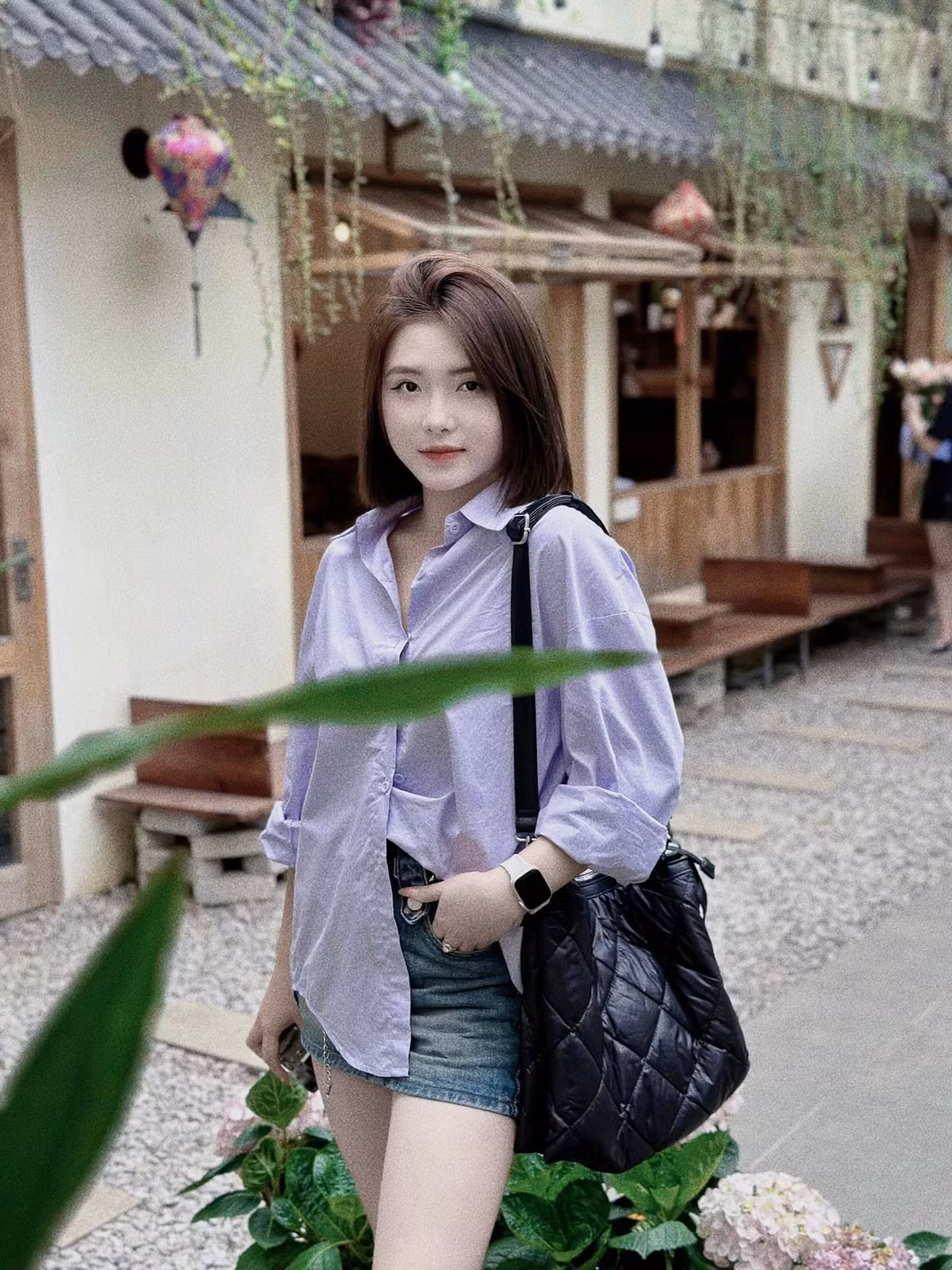 Trên trang cá nhân Thêu chăm chỉ đăng tải hình ảnh bản thân, nhận về nhiều lời khen vóc dáng.