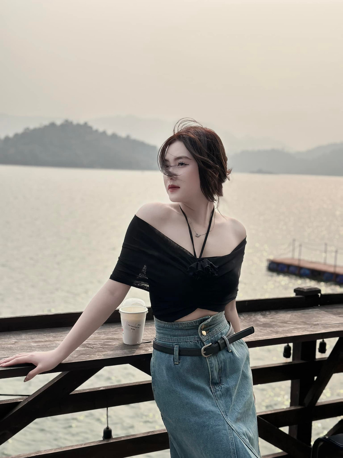 Làm mẫu ảnh, theo tiết lộ thu nhập của nàng hot girl 2K cũng lên tới hàng chục triệu đồng/ tháng.