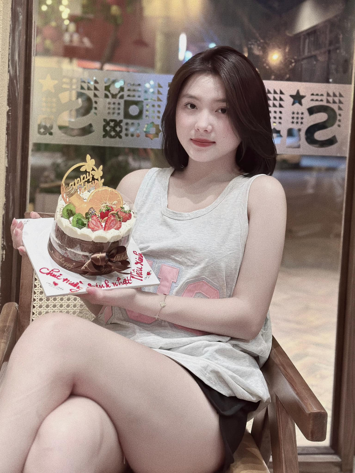 Hot girl sinh năm 2002 gây chú ý trên MXH thời gian gần đây nhờ sở hữu ngoại hình xinh đẹp.