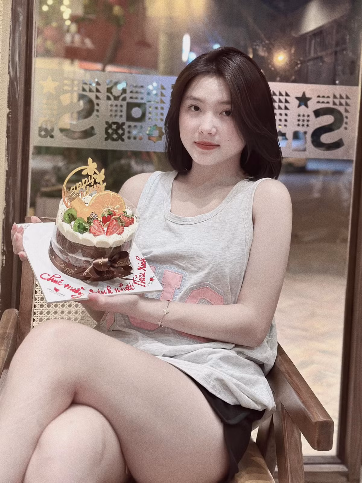 Hot girl sinh năm 2002 gây chú ý trên MXH thời gian gần đây nhờ sở hữu ngoại hình xinh đẹp.