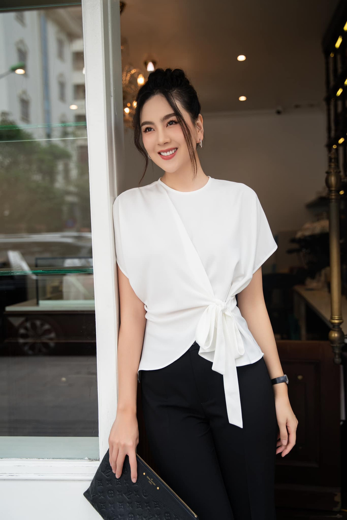 Bước sang tuổi 33, MC Mai Ngọc gây ấn tượng với hình ảnh quý cô sang trọng, với thân hình săn chắc.