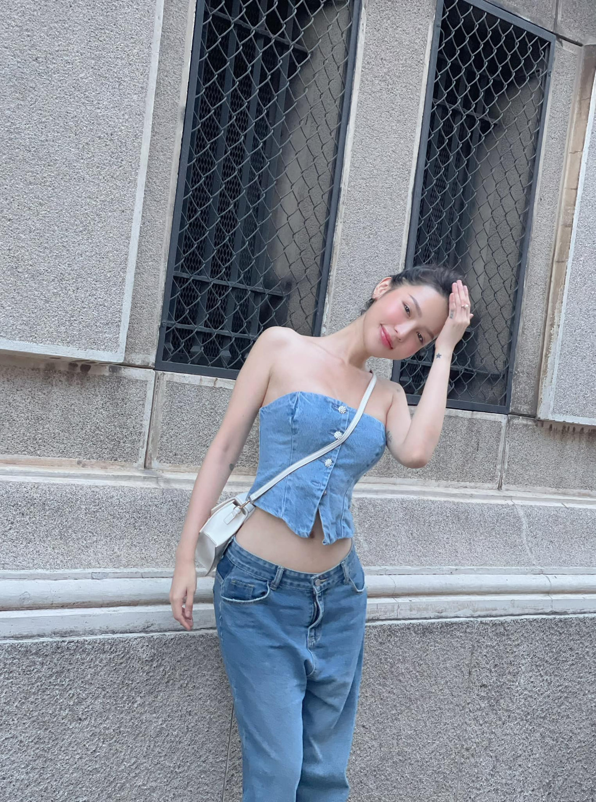 Cô vừa qua lọt top 10 Miss International Queen Vietnam 2023.