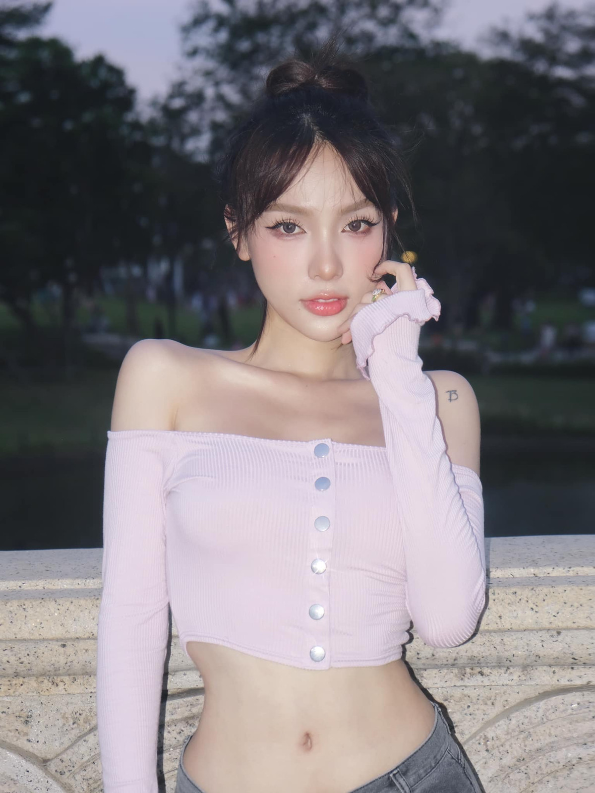 Cô được mời làm mẫu ảnh, KOL với mức thu nhập không hề nhỏ để báo hiếu cho gia đình.