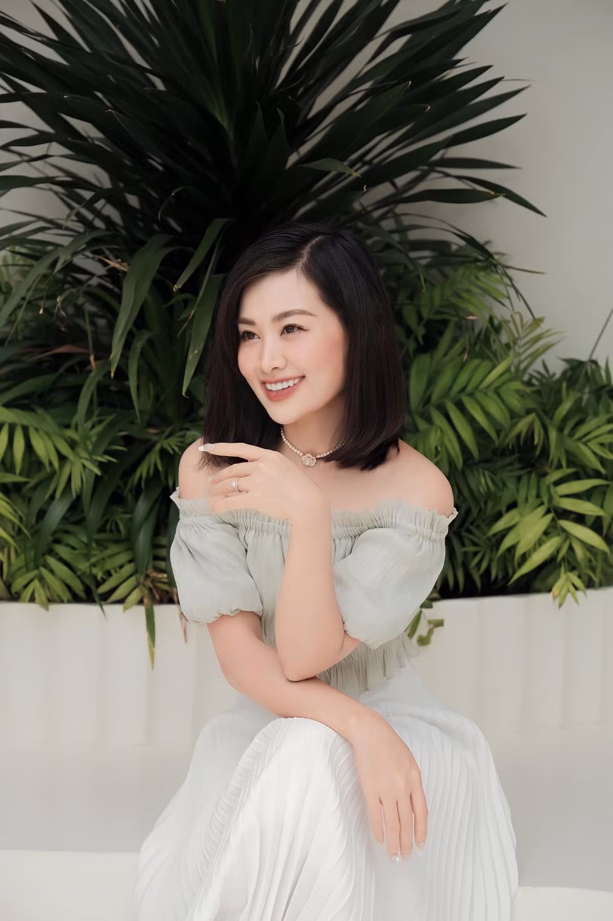 Cô sở hữu chiều cao 1m68 cùng với số đo là 87-60-90 (cm).