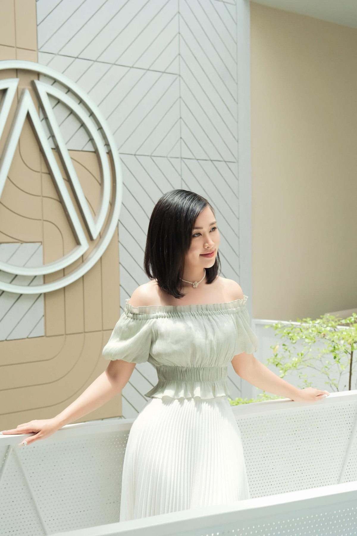 Hà Phương từng lọt Top 10 cuộc thi Người mẫu quý bà Việt Nam 2018 và xuất sắc giành giải Người đẹp ăn ảnh nhất.